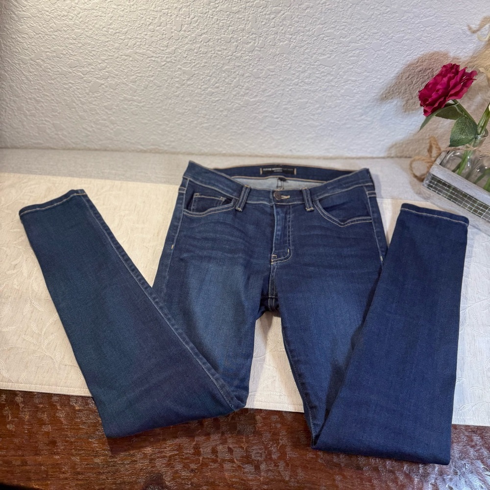 Flying Monkey Platinum Denim Jeans Size 27. Style G1009 and Cut 685G